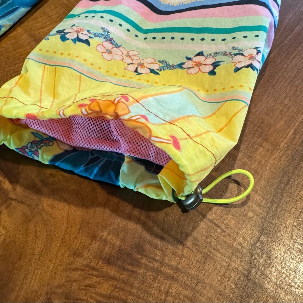 Farm Rio rain coat in bright scarf print - Picture 3 of 7